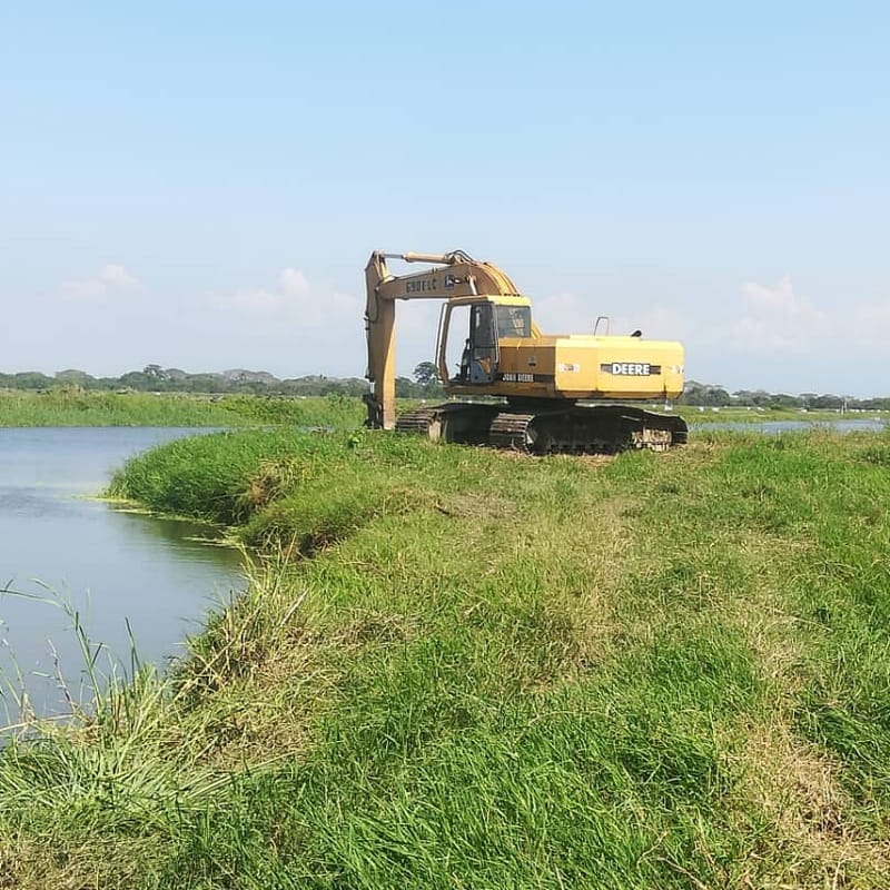 John Deere 690 ELC